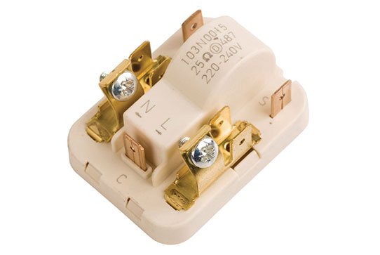 Замена пускозащитного реле холодильника в Верее